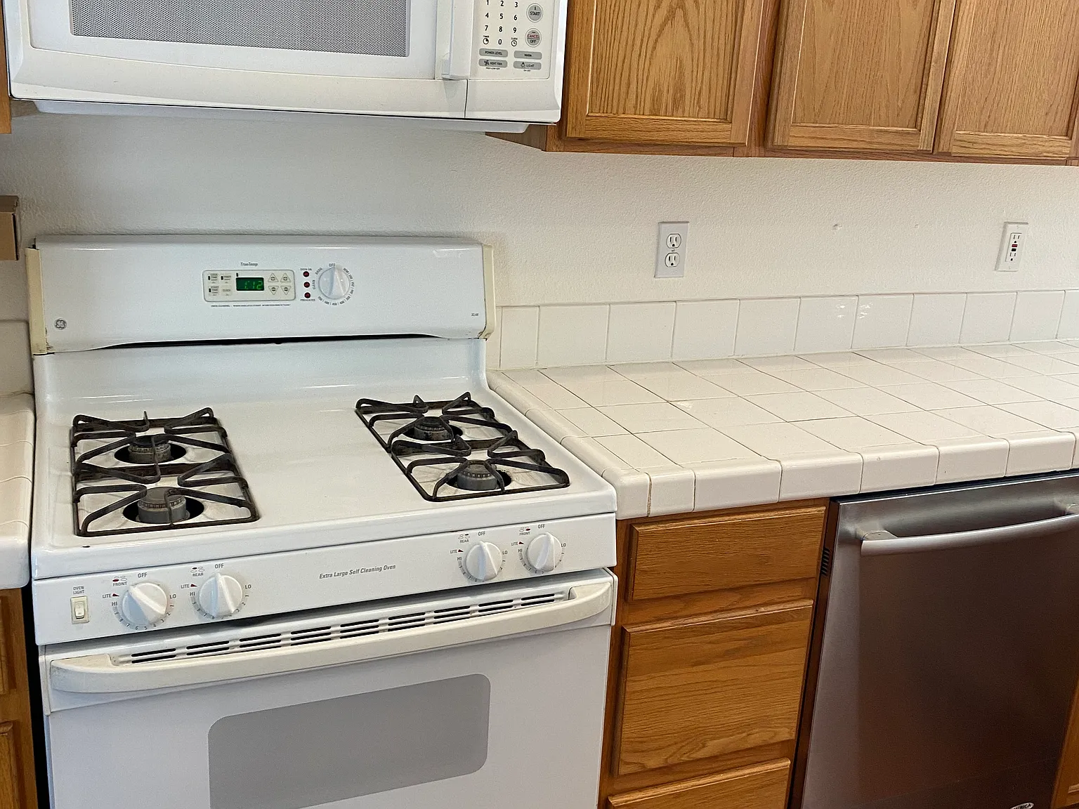 4 bed, 2.5 bath, 2125 sqft, $3,000 — Photo 3