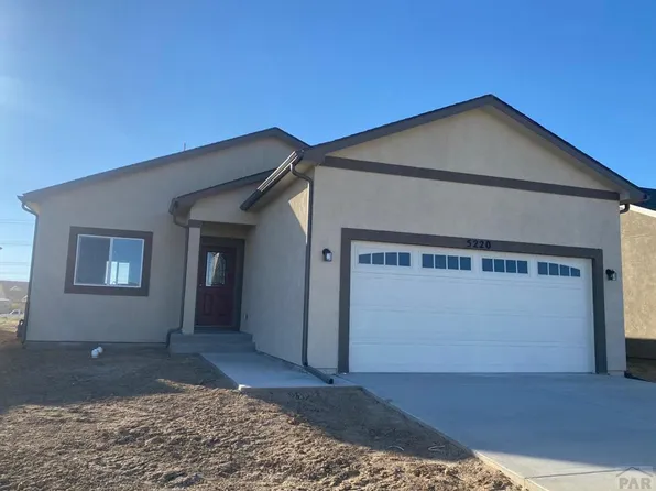 5220 Crested Hill Dr, Pueblo, CO 81008