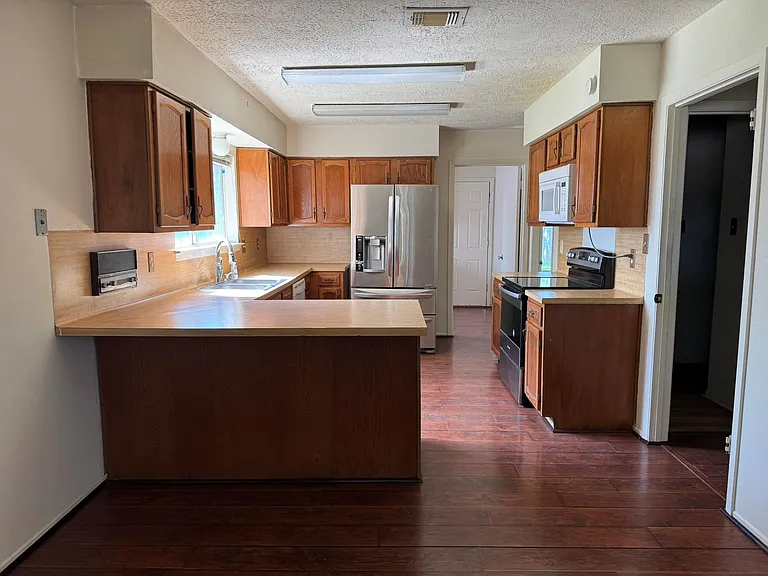 5614 Country Green St — Photo 12