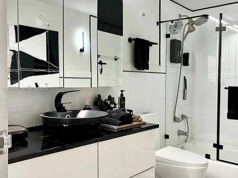 900 Bay Dr #207 — Photo 9