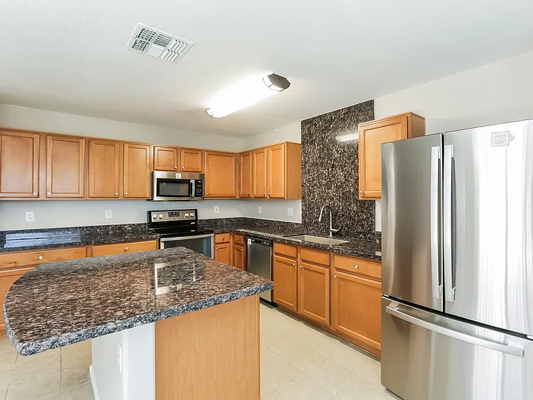 2213 E 35th Ave — Photo 9