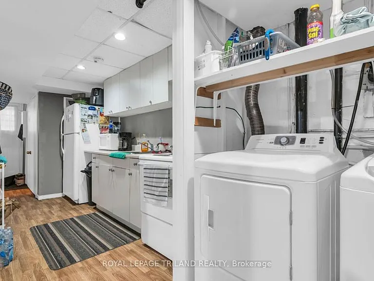 197 A Cedarvale Cres #B — Photo 4
