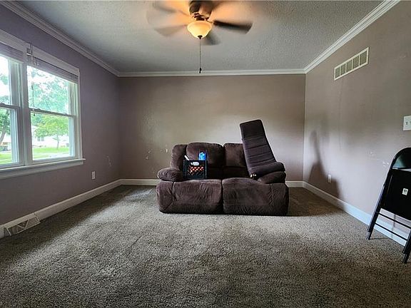 3rd image of 115 Sherri Ln