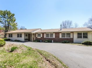 414 Mechlin Corner Rd, Pittstown, NJ 08867