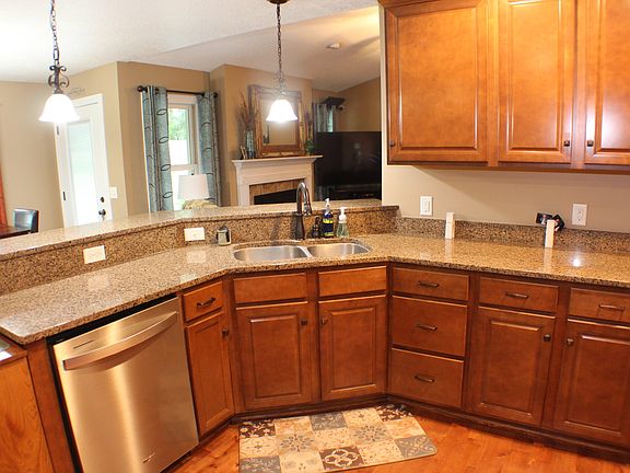5th image of 601 N 6th Street Cir