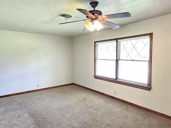 4th image of 2410 Bradford St