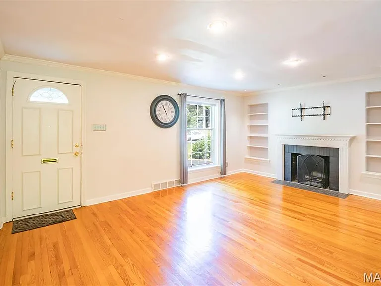 330 Calvert Ave — Photo 4