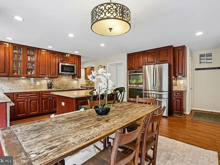676 Old Hunt Way — Photo 7