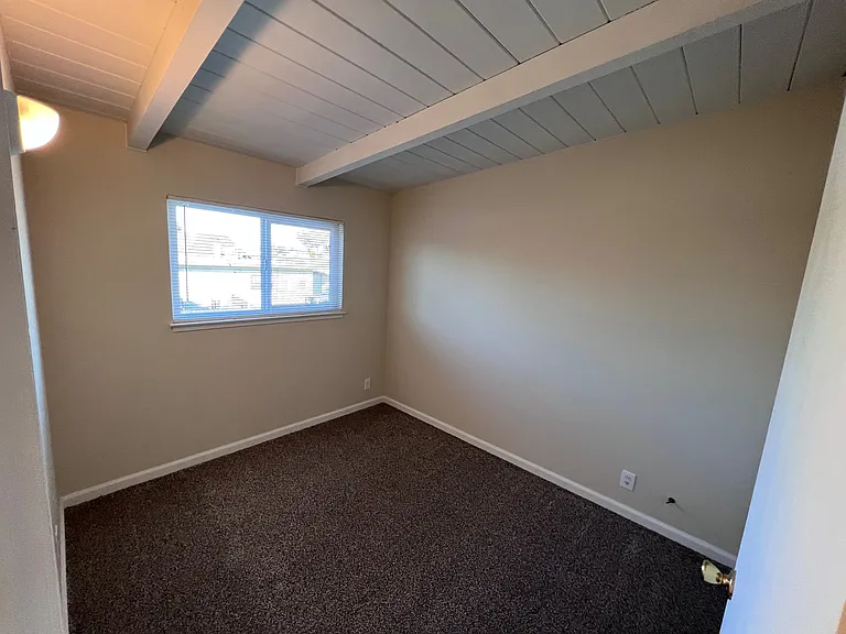 940 Schafer Rd — Photo 10
