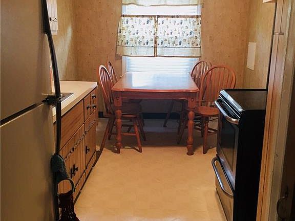 3rd image of 17713 Glenshire Ave