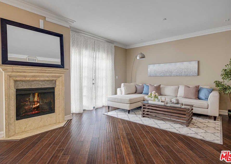 1st image of 4237 N Longridge Ave #101