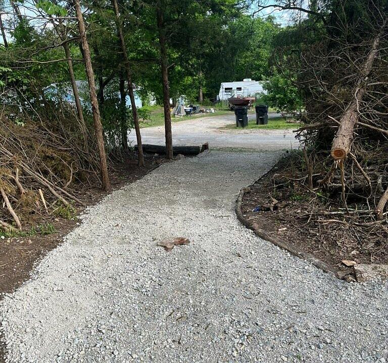 2nd image of 1019 Meadow Lane