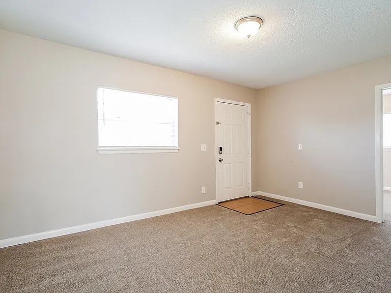 5664 Hillman Dr — Photo 6