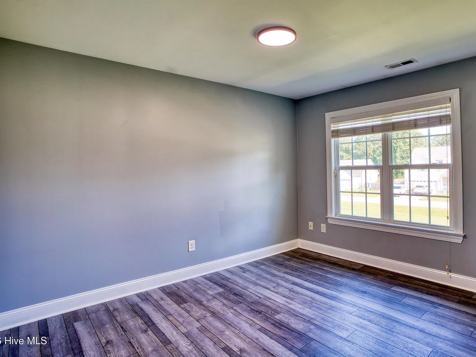 3 bed, 2.5 bath, $2,100 — Photo 2