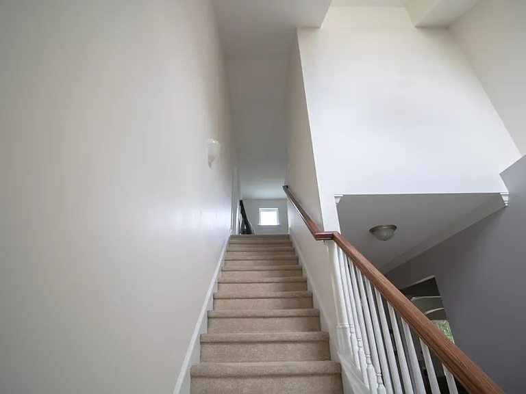 4 Gresham Ln — Photo 28
