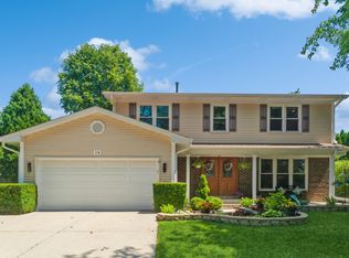 18 Wakefield Ct, Buffalo Grove, IL