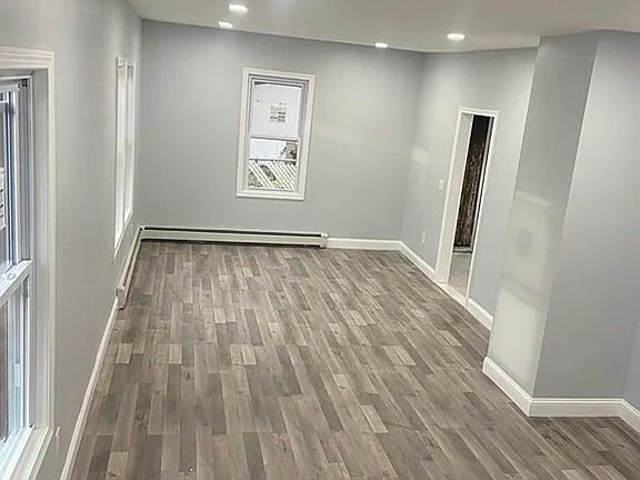 5th image of 179 Campbell St