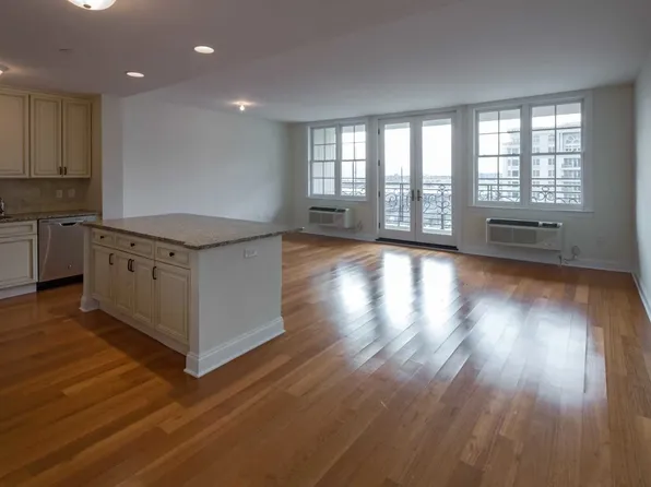 100 Alexander Way image 10 of 25