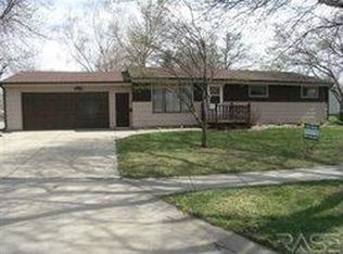 1114 N Lindale St, Luverne, MN 56156
