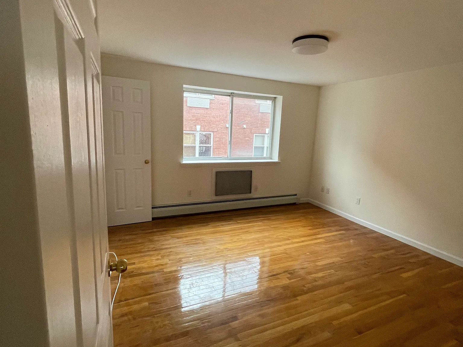 2 bed, 750 sqft, $2,700 — Photo 3