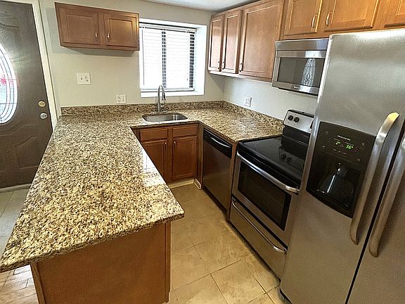 Fully equip Kitchen 
Large Granite Island / Eat at bar
Stainless Appliances - Kitchen Window 
Private entrance
