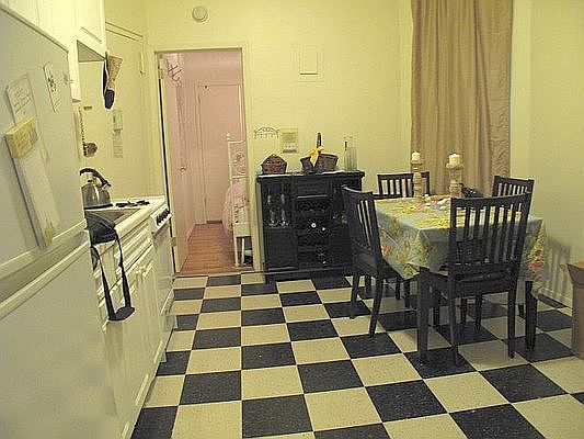 5th image of 215 Thompson St APT 9
