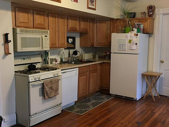 4th image of 131 Parker St
