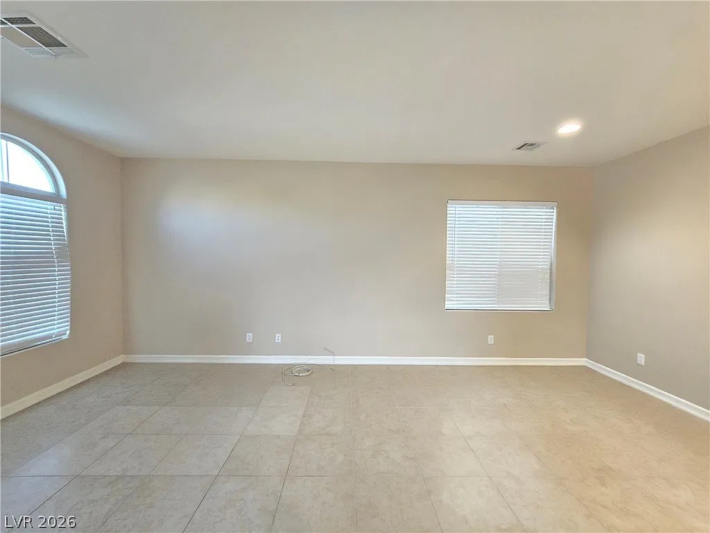 4 bed, 2.5 bath, 2021 sqft, $2,150 — Photo 3