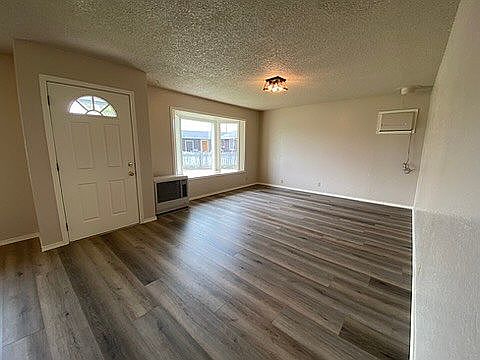 3rd image of 710-425 Lake Ave