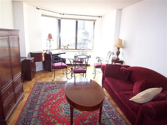 Sold by Luxury Habitat | media 12