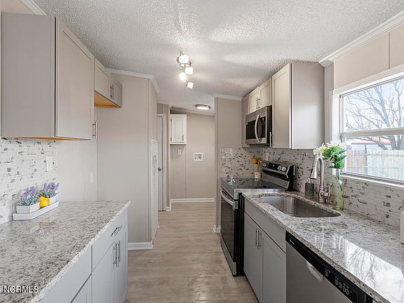 3rd image of 117 Tinderwood Drive