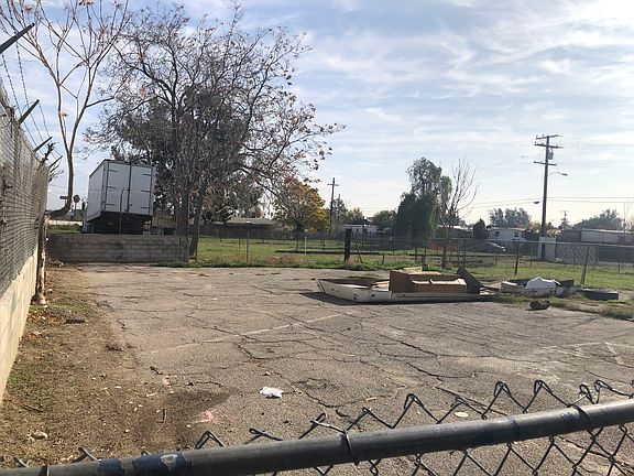 3rd image of 2105 N Mount Vernon Ave