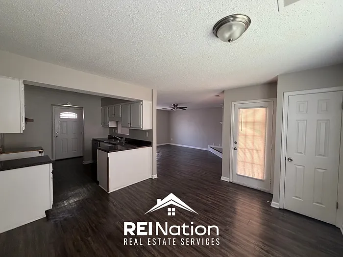 3 bed, 2.0 bath, 1220 sqft, $1,545 — Photo 2