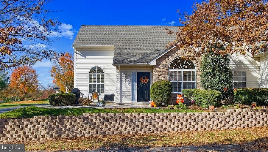 1st image of 37 Cambridge Ct