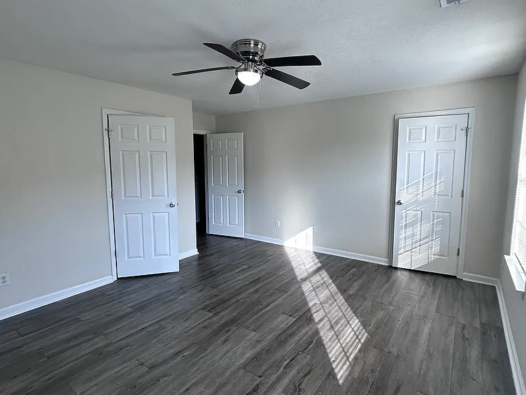 9894 Bettis Estates Ln — Photo 8