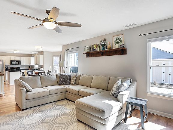 5th image of 12635 Braddock Ln