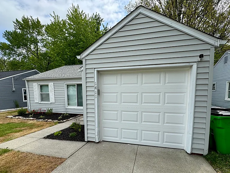 1411 Eastwood Ave — Photo 2