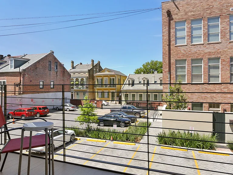 The Academy Luxury Apartments and Townhomes — Photo 13