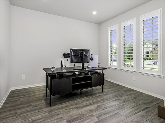 5th image of 2725 La Spezia Ln