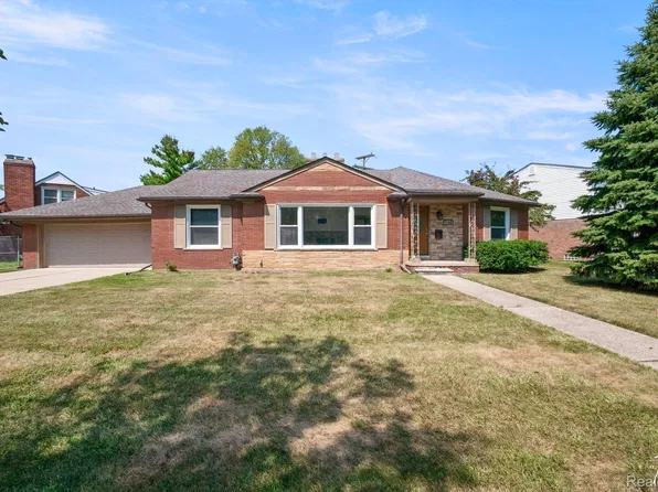 1160 Torrey Rd, Grosse Pointe Woods, MI 48236