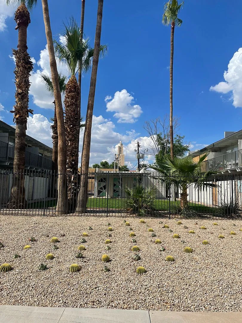 1820 W Mulberry Dr — Photo 1
