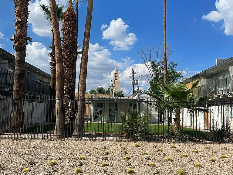 1820 W Mulberry Dr — Photo 1