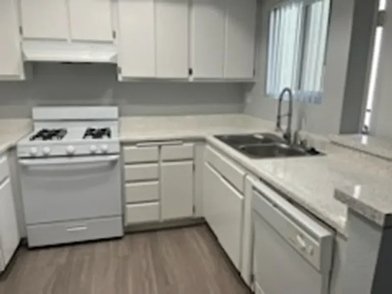 Sand Castle Apartments — Photo 25