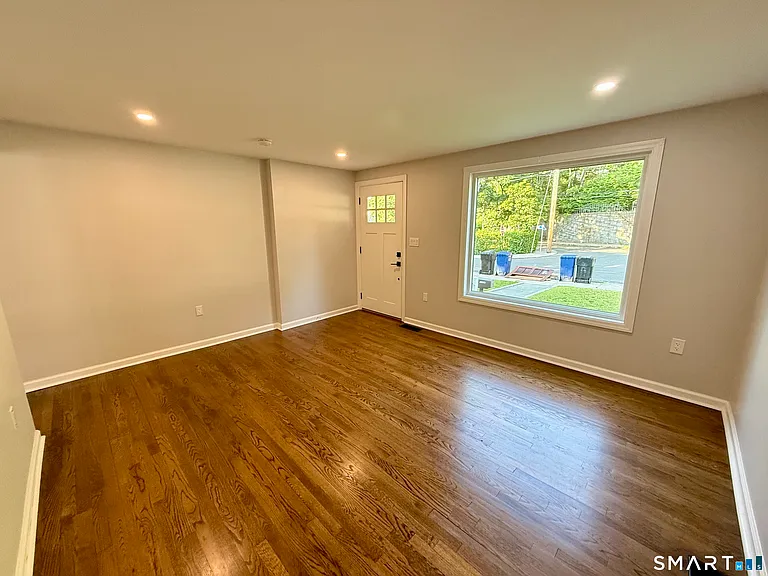 28 S Cliff St — Photo 8