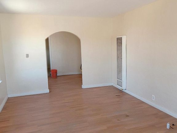 4th image of 320 Pioneer St