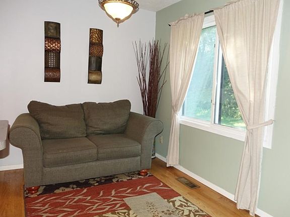 3rd image of 13436 Heather Hills Dr