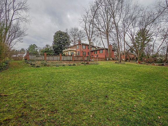 4th image of 406 Willard St