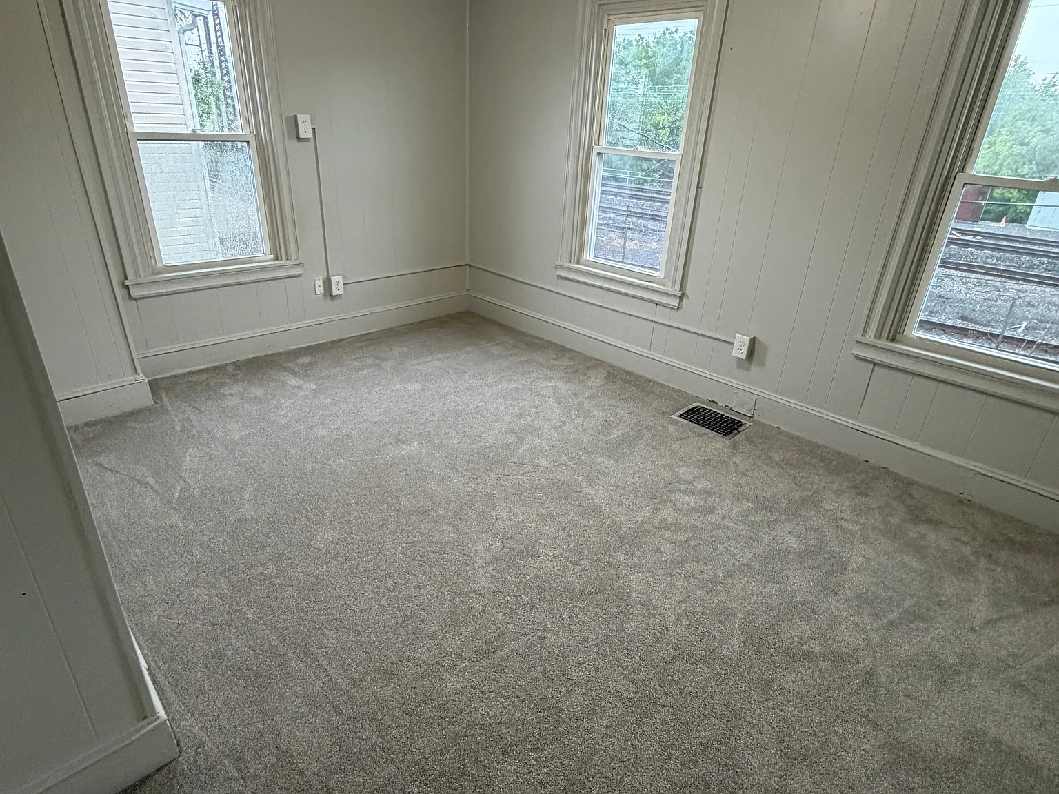 3 bed, 1050 sqft, $1,800 — Photo 3