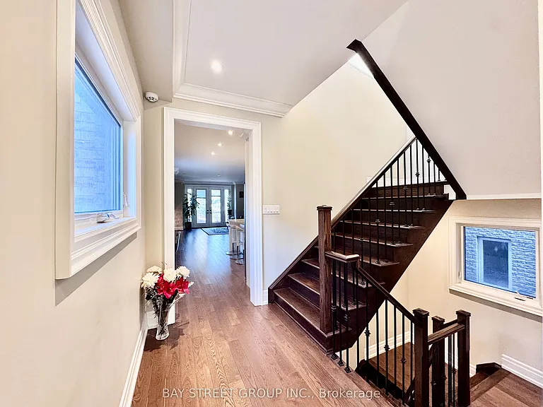 1033 Shaw Dr — Photo 8