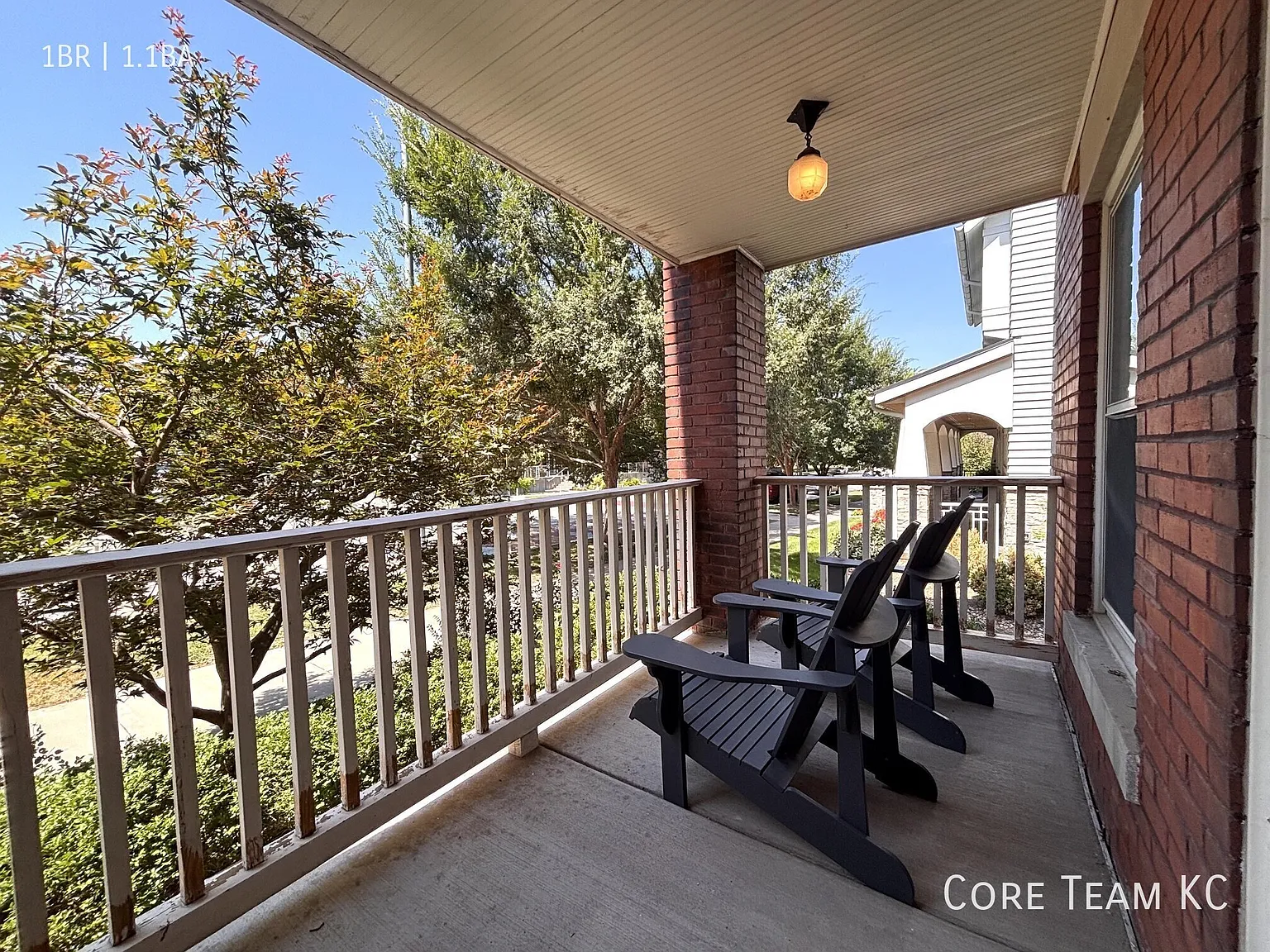 Spacious 1 Bedroom For Rent! — Photo 1